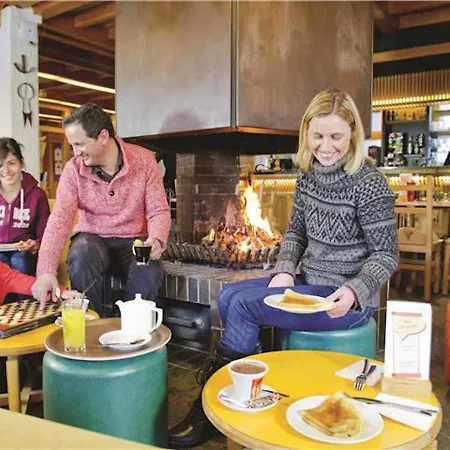 Exhilarating Les Du Prariand Sleeps 2 * Megève