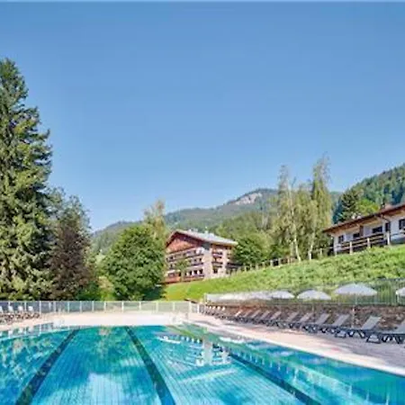 Exhilarating Les Du Prariand Sleeps 2 * Megève